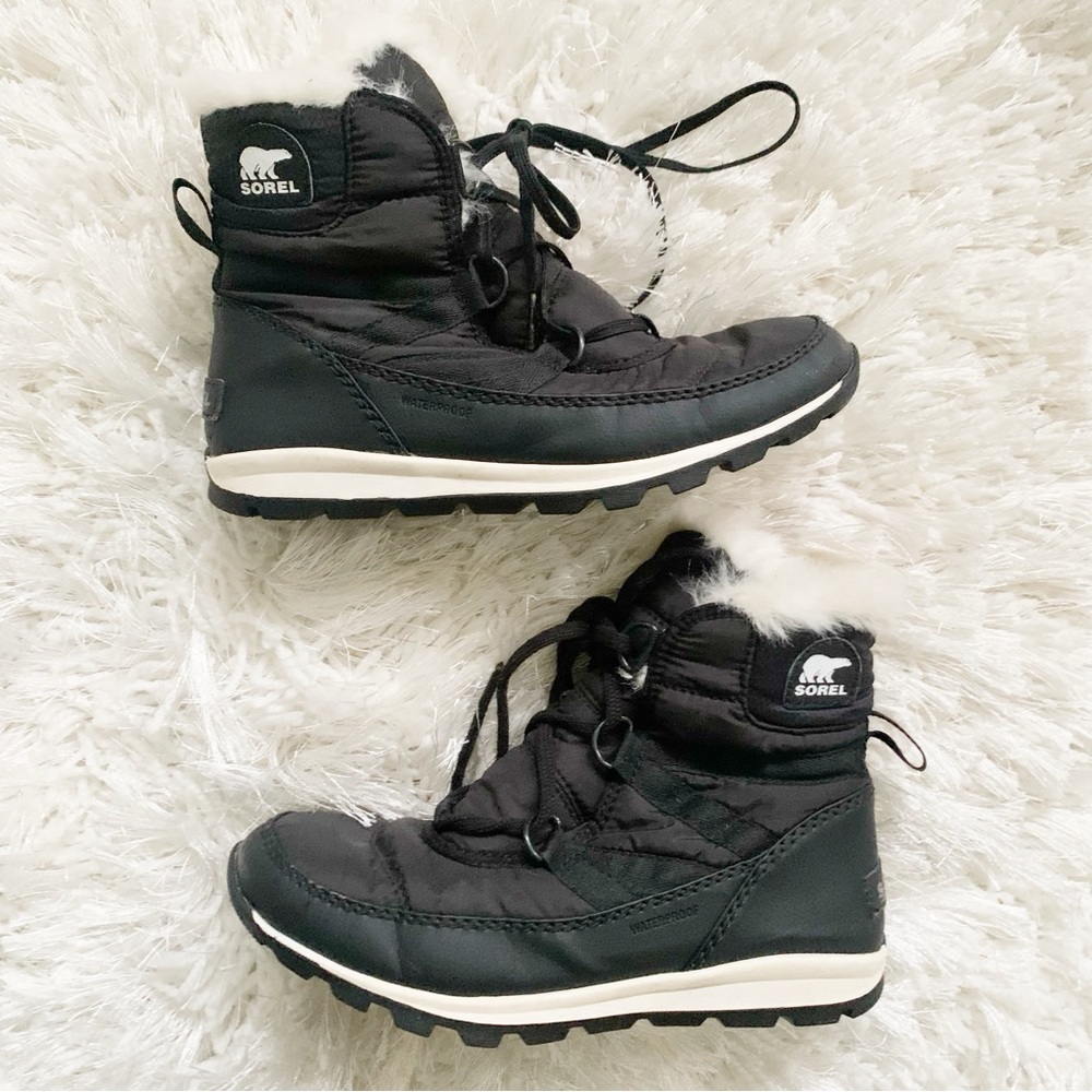 🎁 Sorel snow boots black white fur-style trim. drawstring lace shoes size 4